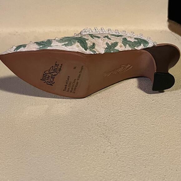 Just the Right Shoe Touch of Lace - Picture 9 of 11